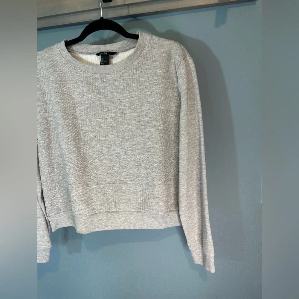 H&M Textured Crewneck Sweatshirt in Heather Grey - Picture 3 of 9